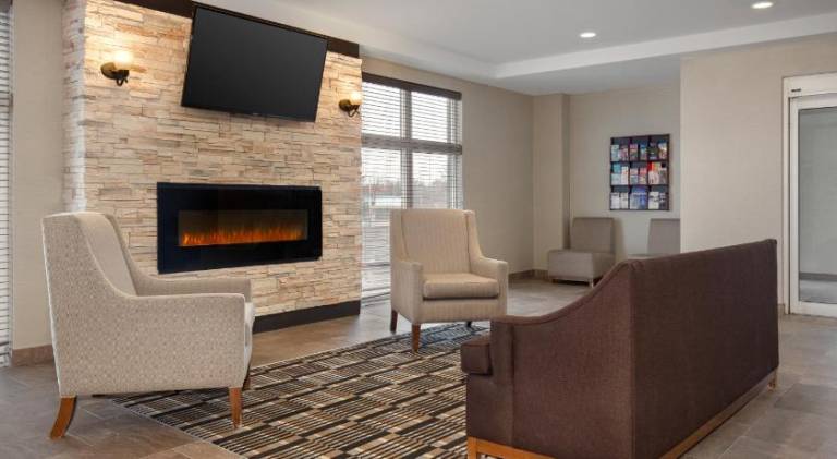 Quality Inn & Suites — photo 2