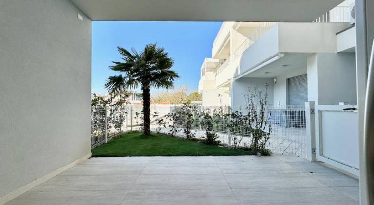Holiday apartment with pool — photo 4