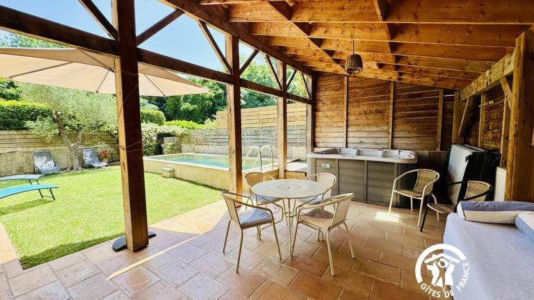 Fully equipped gite with patio, BBQ & private pool | Pet-friendly — photo 3