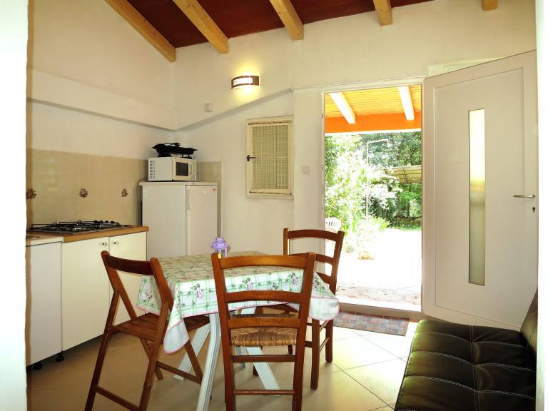 Lovely rental apartment with terrace & yard | Pets are welcome — photo 3