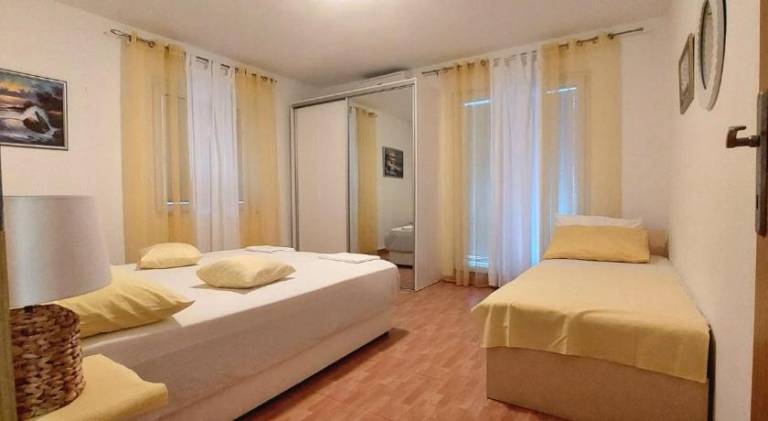 Rental apartment with yard & terrace | Next to the beach | Dogs allowed — photo 2
