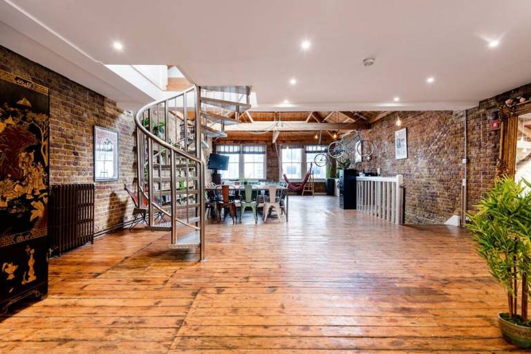 East London loft penthouse with epic roof terrace and loads of space — photo 5