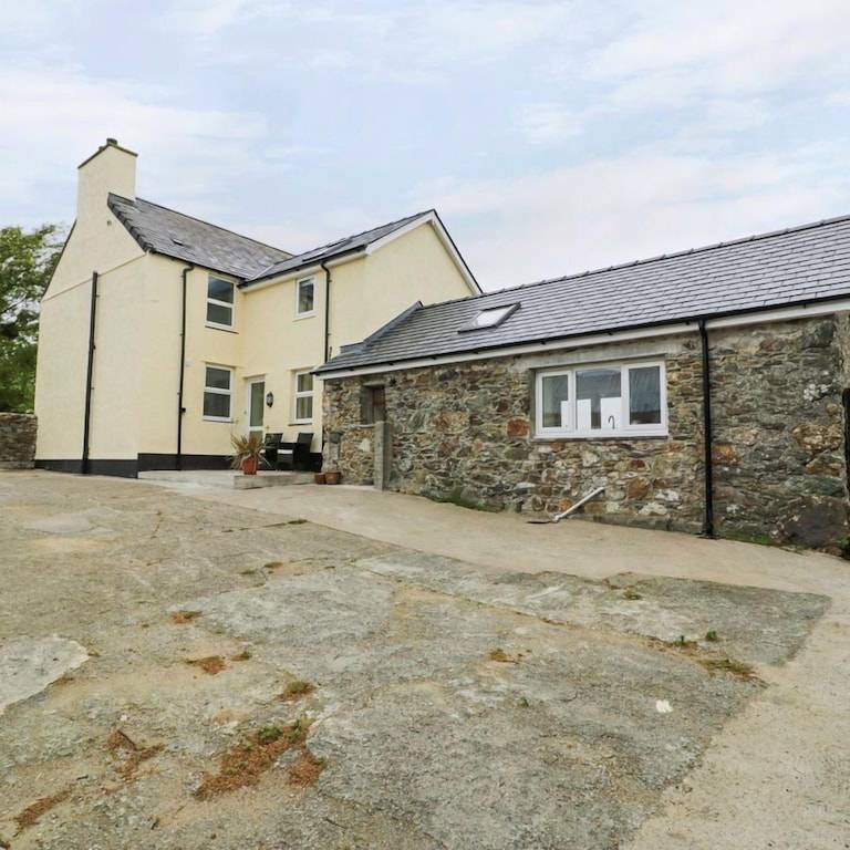 Cottage  Llanrhyddlad