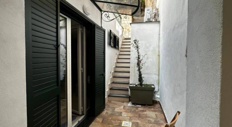 House with garden & patio — photo 4