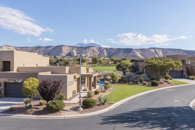 House with heated pool, jacuzzi & barbeque | Golf view — photo 3