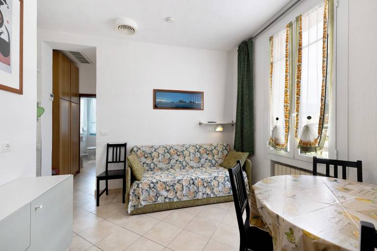 Holiday Apartment "Numero 10" with Sea View, Balcony & Wi-Fi — photo 3