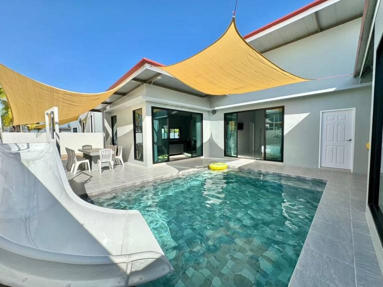 House with BBQ & pool in Phetchaburi