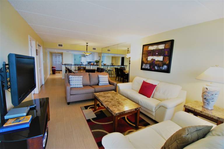 Child-friendly charming condo with private pool | Close to the beach | Pets are welcome — photo 3
