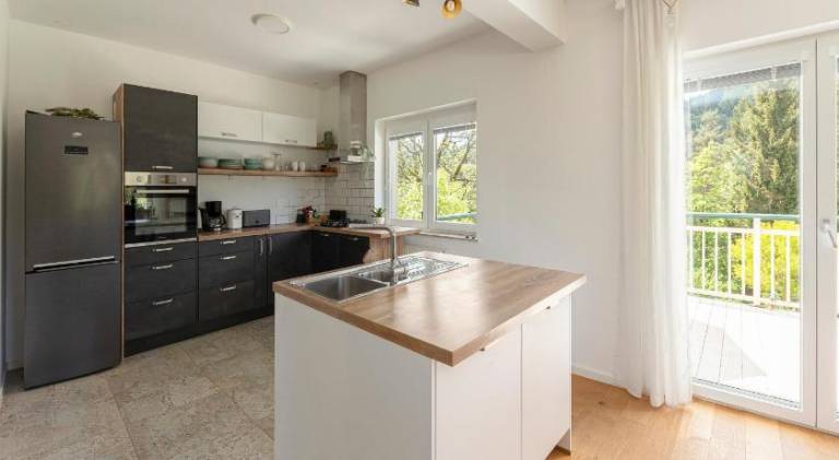Apartment with sauna, BBQ & patio | Suitable for remote work — photo 3