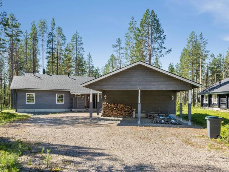 Vacation home with terrace & sauna | Pets allowed in Kolari