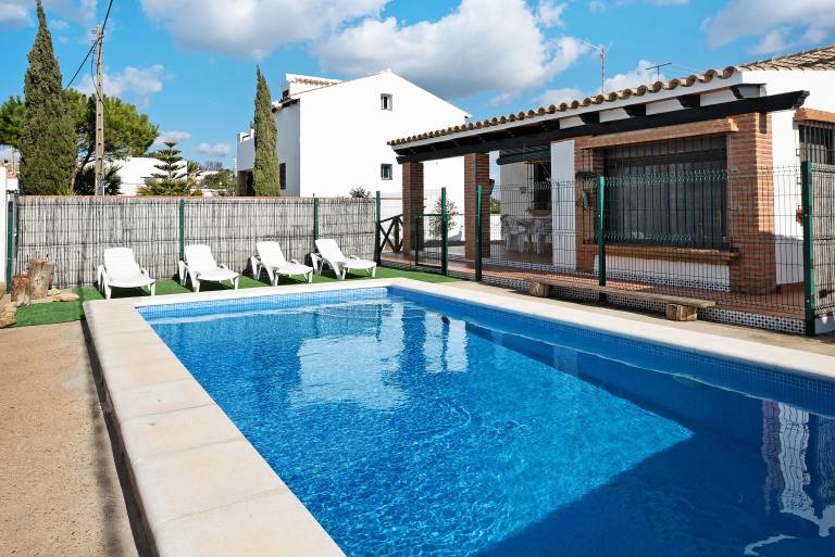 Family-friendly beautiful vacation home with terrace, barbecue & private pool | Garden view | Pets allowed in Granada