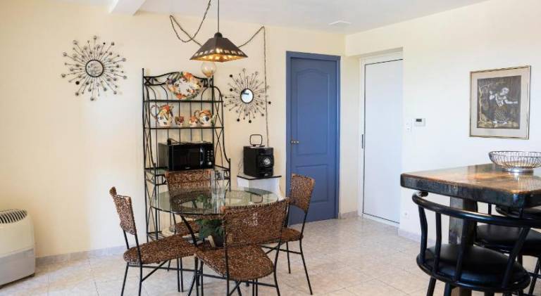 Holiday apartment with pool — photo 4