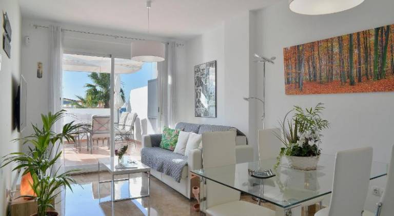 Apartment with pool — photo 3