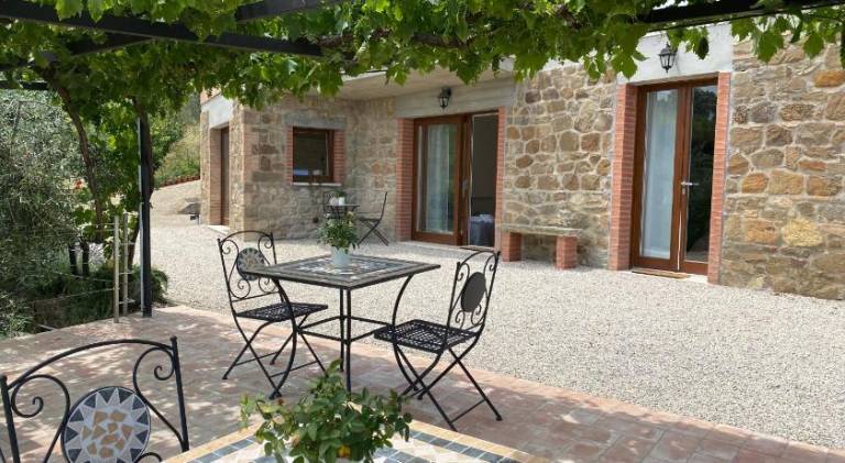 Rental apartment with hot tub in Montalcino
