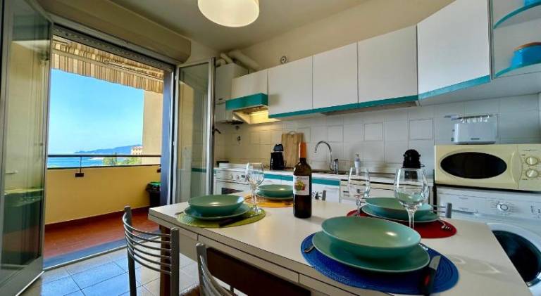 Rental apartment with patio — photo 5