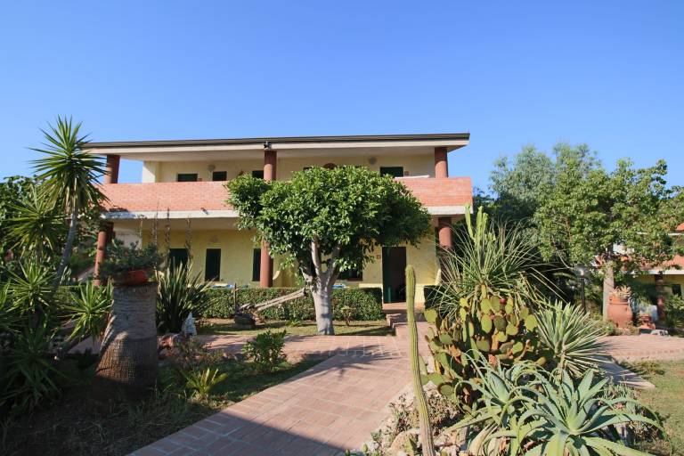 Pleasant house with terrace, garden & pool | Close to the beach | Pet-friendly in Tropea