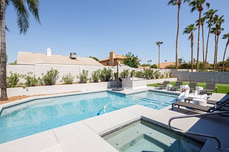 House  Paradise Valley Village