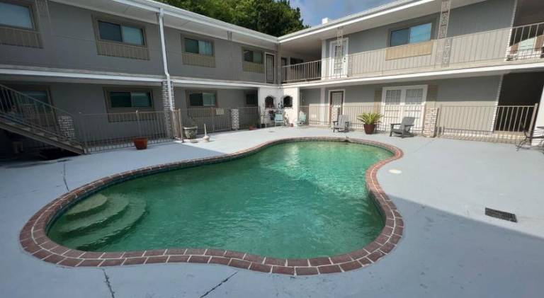 2 br Steps from Tiger Stadium — photo 5