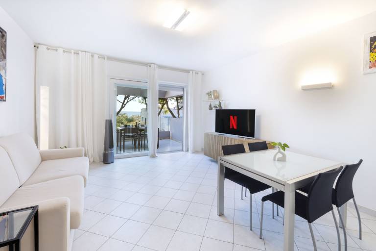 Fully equipped holiday apartment with garden & pool | Sea view | Close to the beach | Pets allowed — photo 4