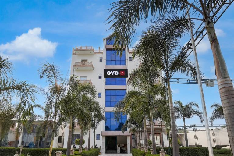 Hotel O by OYO Yash Hotel Lawn And Banquet