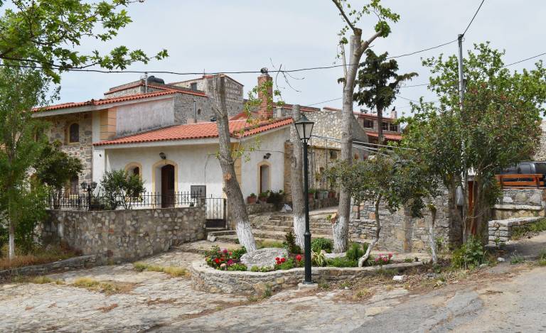 καταφύγιο  Tris Ekklisies