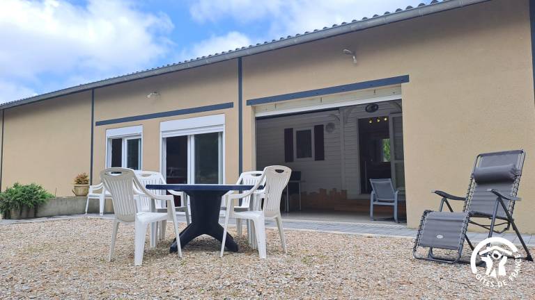 Pleasant gite with grill, terrace & garden | Dogs allowed — photo 2