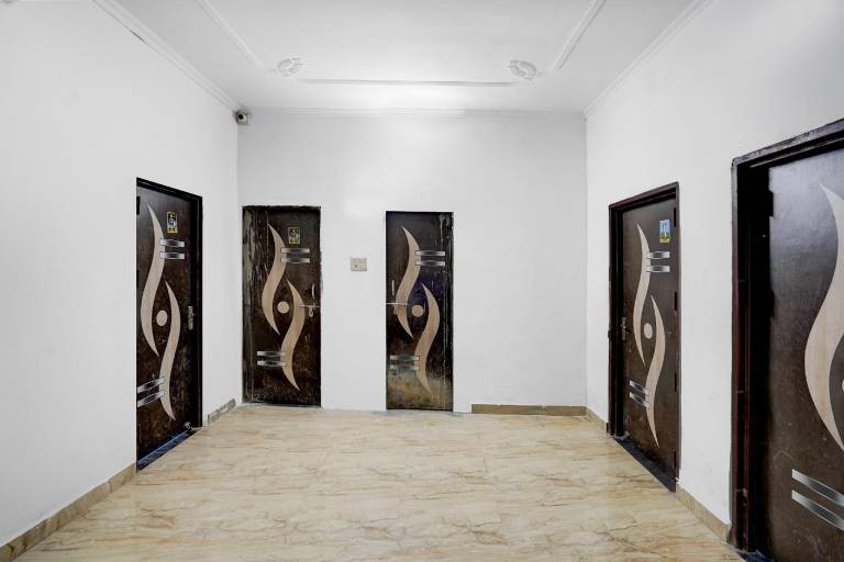 SPOT ON by OYO PRIYANSHU RESIDENCY & PARI INN GUEST HOUSE & STAY HOME