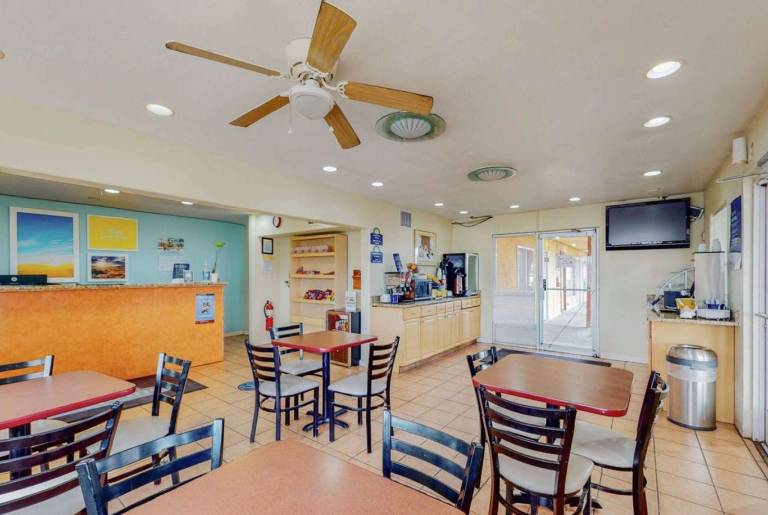 Days Inn by Wyndham Socorro — photo 3