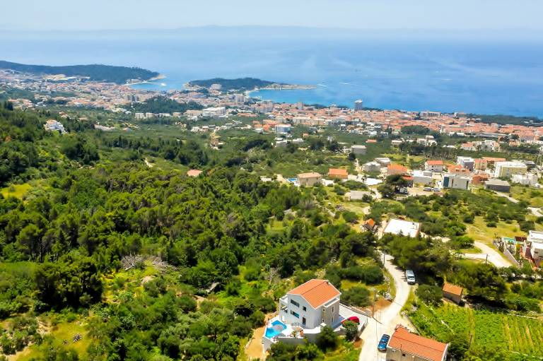 Children-friendly nice villa with terrace, BBQ & pool | Mountain view | Pet-friendly — photo 4