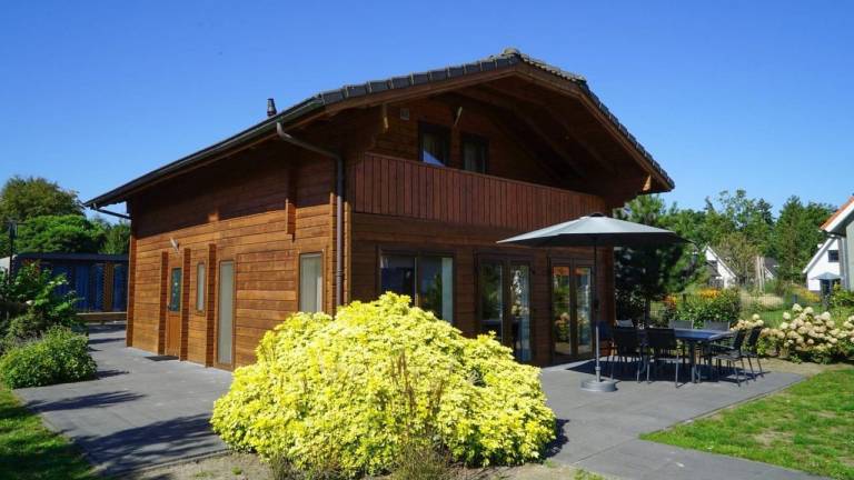 Ferienhaus mit Pool, Garten und Terrasse