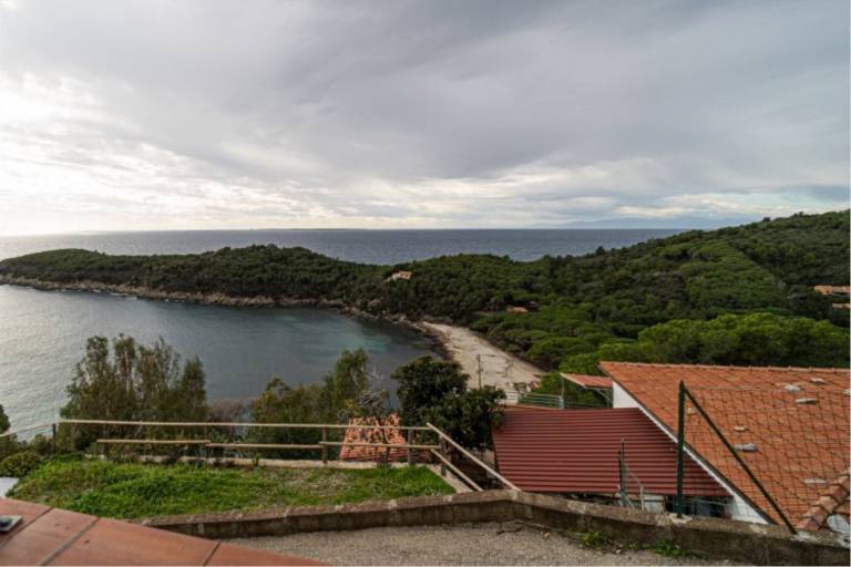 Le Isole with large terrace overlooking the sea — photo 4