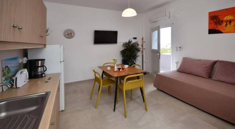 Holiday apartment with BBQ, yard & terrace — photo 4
