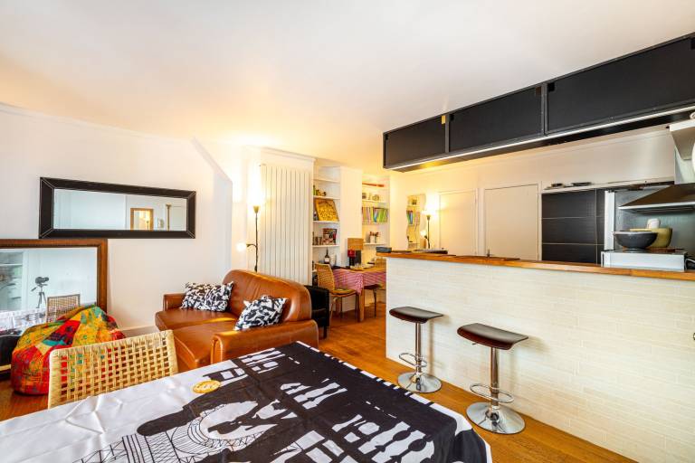 Child-friendly holiday apartment with patio | Perfect for remote work | Pets allowed in Nanterre