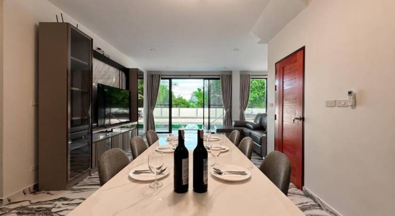 Villa with pool — photo 3