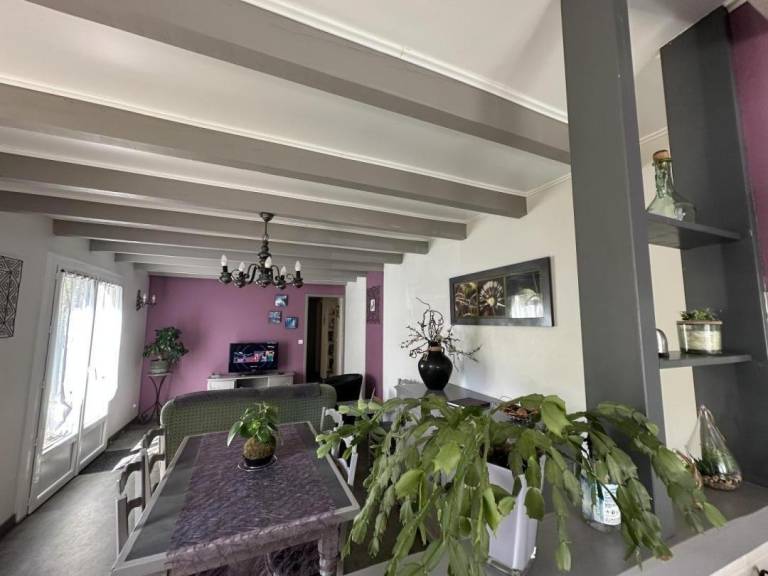Gite with barbecue, terrace & yard — photo 4