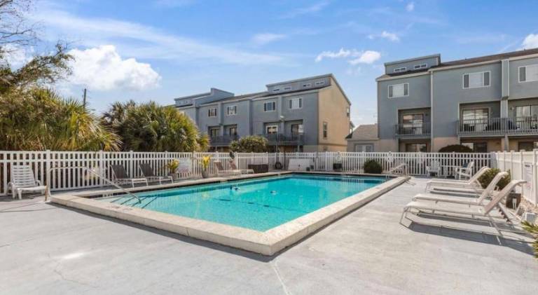 Holiday apartment with pool — photo 3