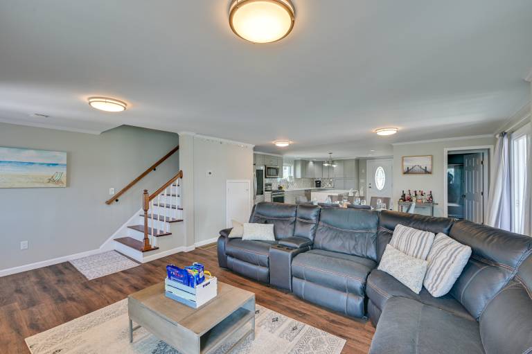Weymouth Waterfront Getaway w/ Swim Spa & Hot Tub — photo 4