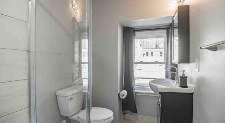 Cozy 1BR - Center City - Sleeps 4 - 2 Beds — photo 4