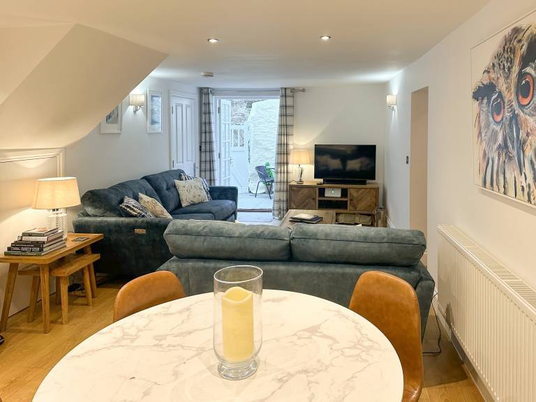 Child-friendly cottage with garden & barbeque | River view | Dogs allowed — photo 2