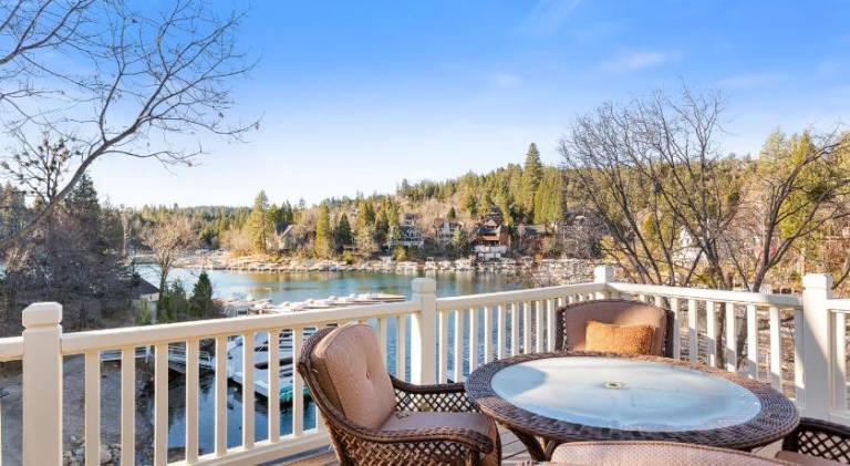 Spacious vacation home | Pets are welcome in Lake Arrowhead, CA