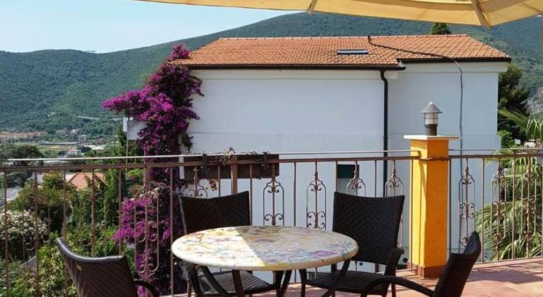 Villa with pool, patio & barbeque | Perfect for remote work — photo 3