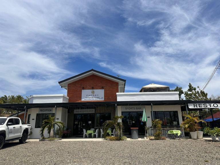 House with pool, BBQ & patio in Moalboal
