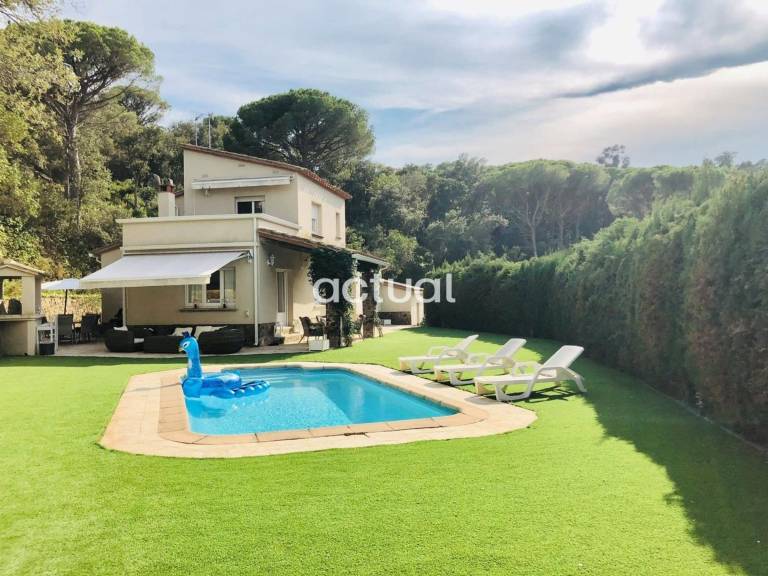 House with private pool, yard & grill in Castell-Platja d'Aro