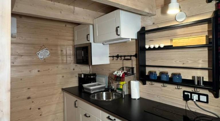Chalet with barbeque & yard | Pets allowed — photo 5