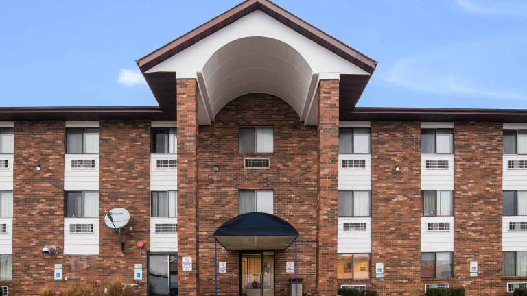 Motel 6 Naperville, IL in Warrenville, IL
