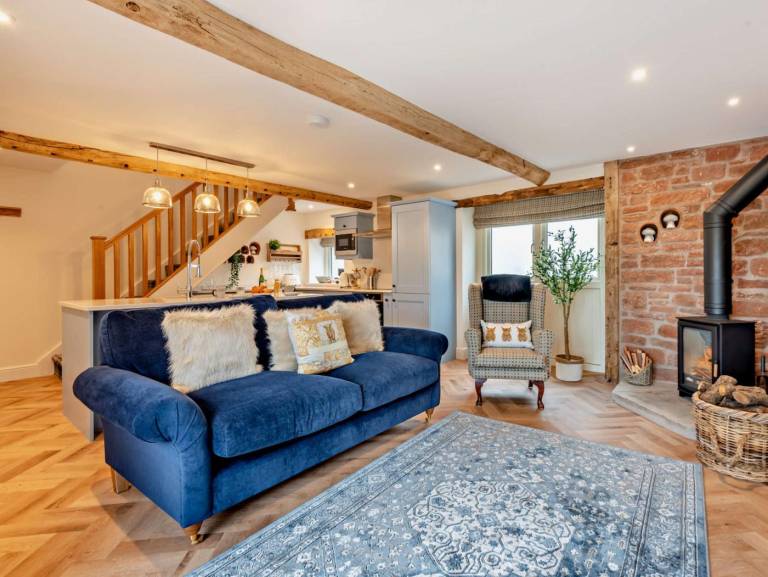 Fully equipped charming cottage with grill, jacuzzi & yard | Pets are welcome in Carlisle