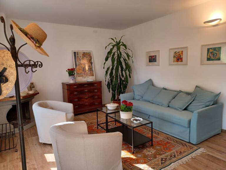 Villa with BBQ & yard — photo 2