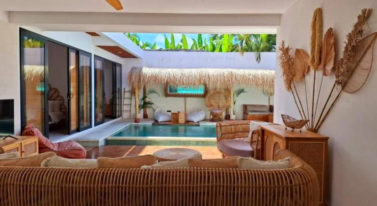 Villa with pool — photo 4