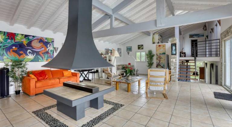 Villa with terrace & pool — photo 4
