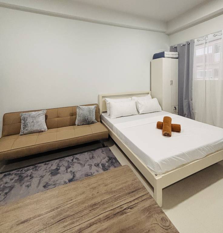 Minimalist Comfort with Homey Touches — photo 5